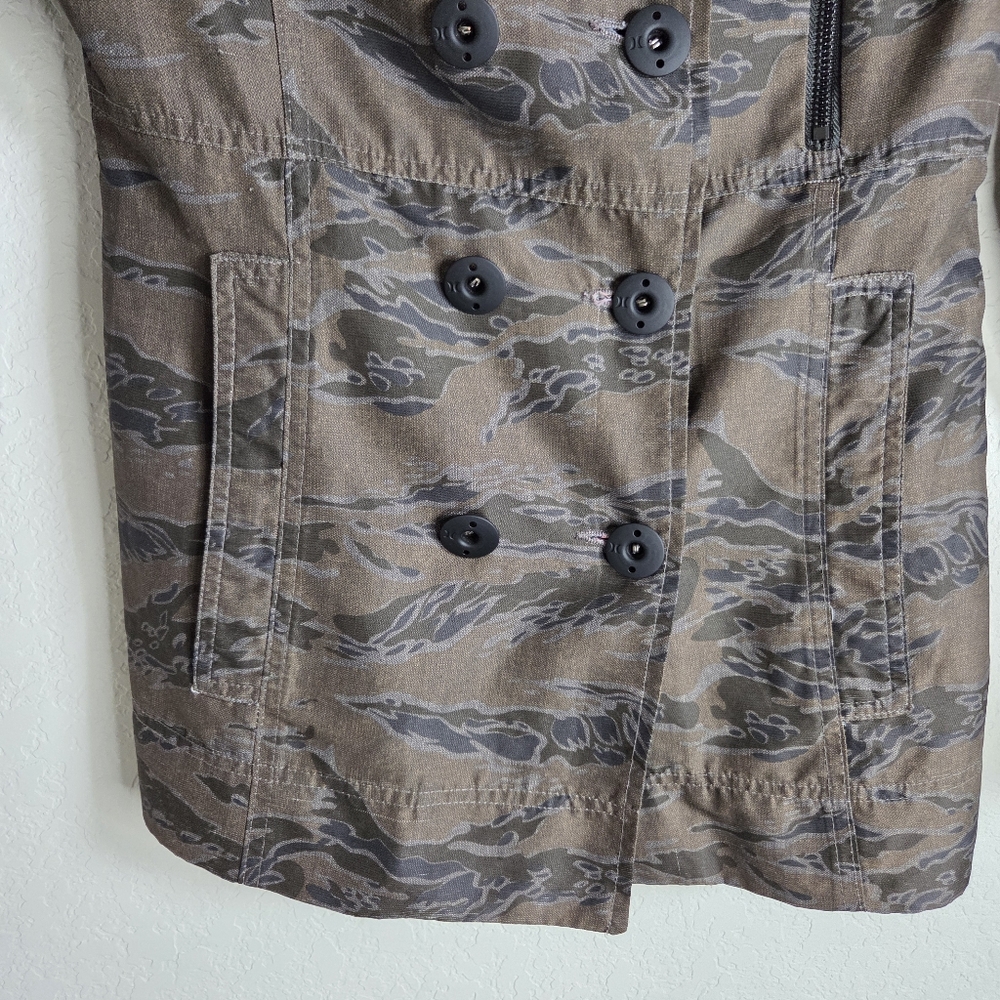Hurley Camo Lightweight Utility Jacket With Colorful Tropical Trim Size Small - Picture 6 of 16